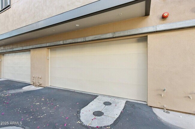 Building Photo - 1400 E Bethany Home Rd