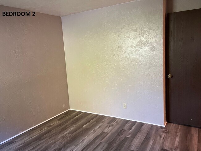 Building Photo - LOO Duplex