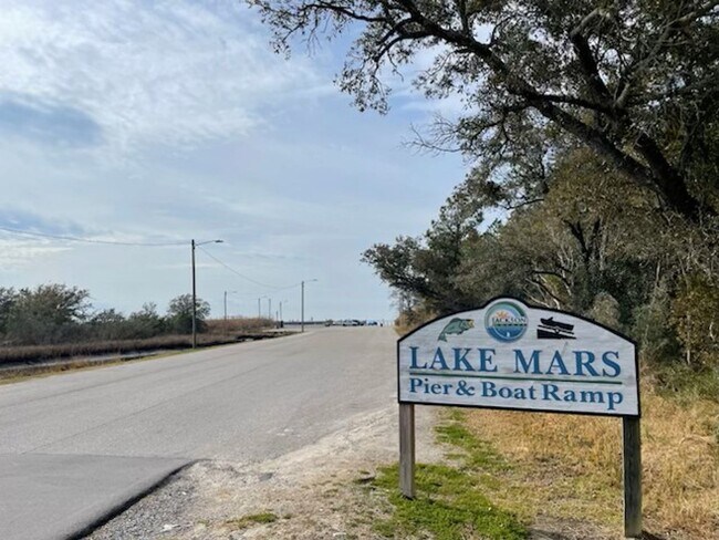 Building Photo - 9216 Pointe Aux Chenes Rd