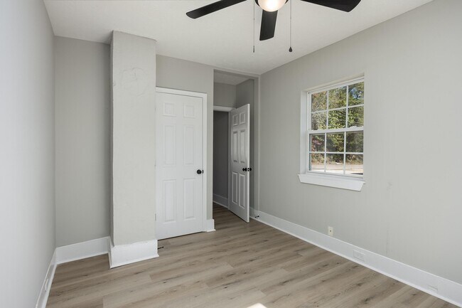 Building Photo - 5350 Slayton Ave