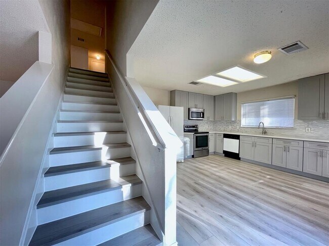 Building Photo - 2601 Byfield Dr