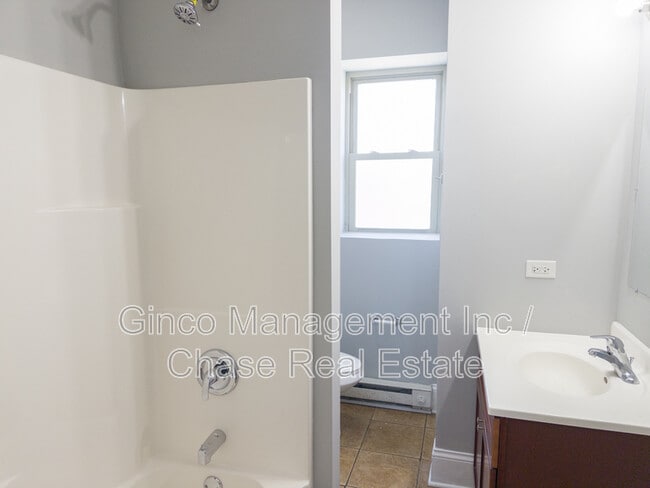 Building Photo - 113 N Hickory St