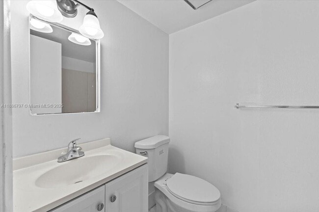 Building Photo - 6900 SW 39th St