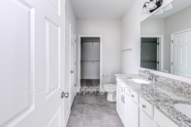 Building Photo - 107 Crabourne Dr