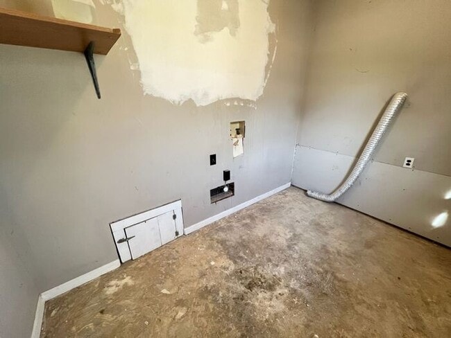 Building Photo - Remodeled 3 Bed Home Near Downtown Raleigh