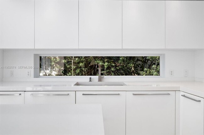 Building Photo - 1430 Baracoa Ave