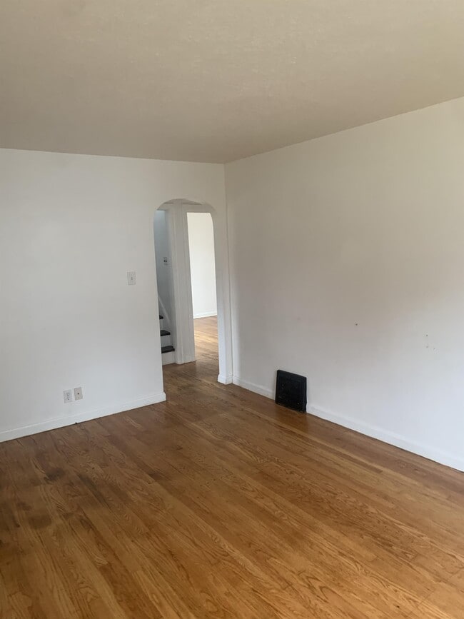 Building Photo - 131 Forest-Park Dr