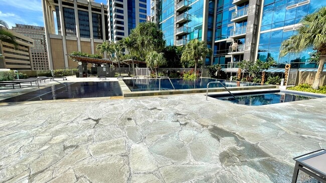 Building Photo - LUXURY DOWNTOWN PENTHOUSE w/ PANORAMIC VIE...