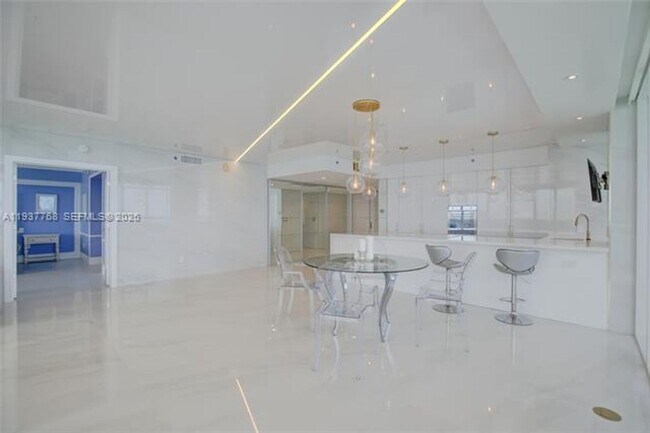 Building Photo - 1830 S Ocean Dr