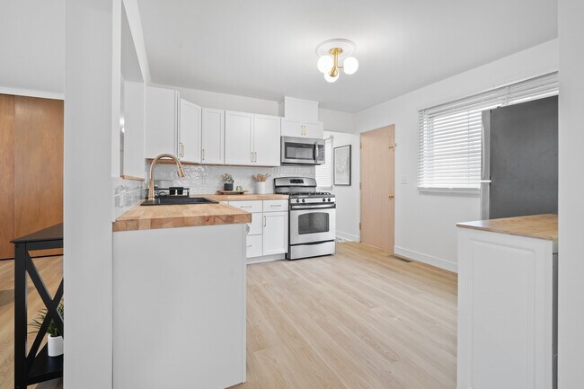 Building Photo - 1105 Julienne Dr