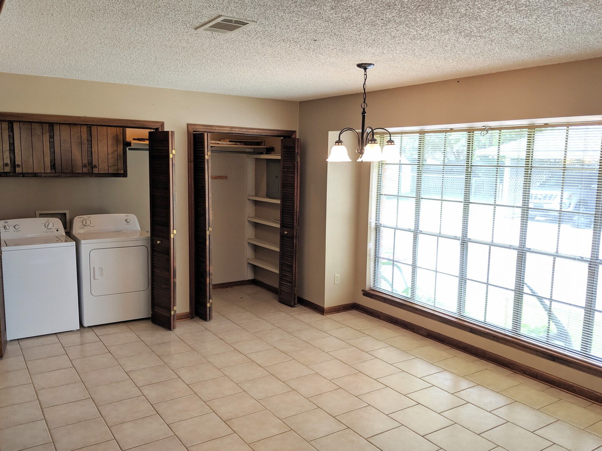 Dining and Laundry - 2610 Bernwood Dr