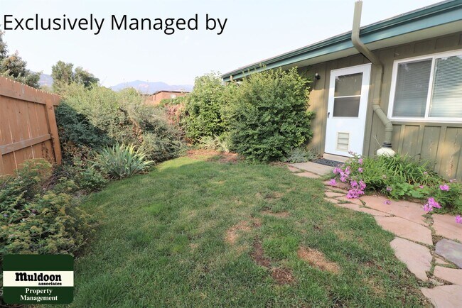 Building Photo - Very Nice Three Bedroom Home with Garage Included! in the Broadmoor Area!