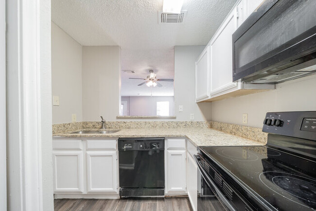 Building Photo - Wyngate Townhomes 3923D
