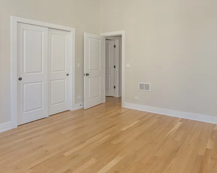 Building Photo - 1405 W Belden Ave