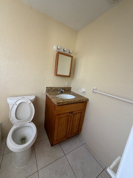 Building Photo - 700 SW 15th Ave