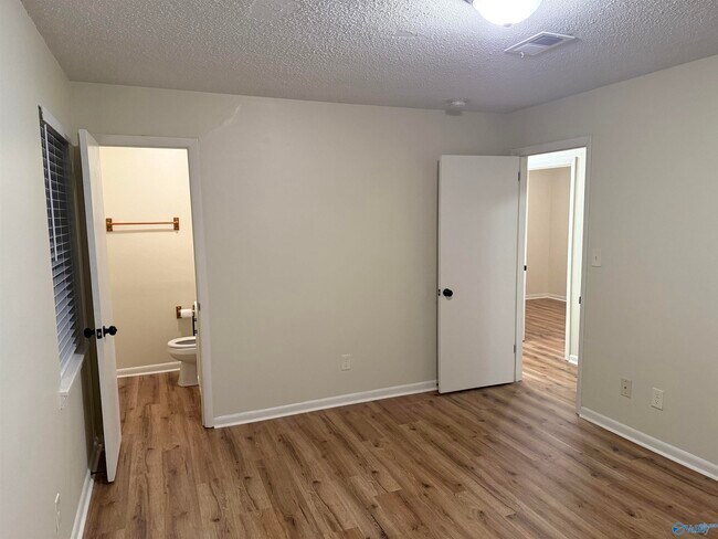 Building Photo - 3205 Delisa Cir NW