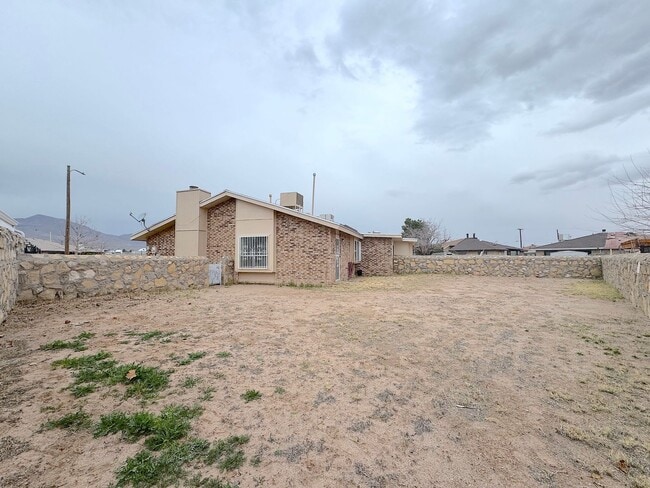 Building Photo - Northeast El Paso 2 bed/2 bath