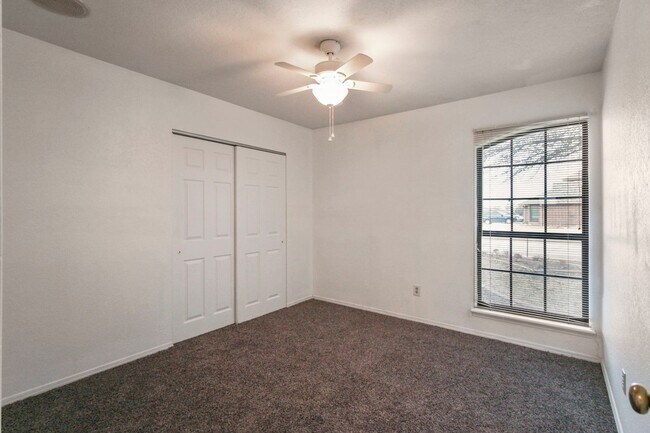 Building Photo - Great 3 Bed 2 Bath In Edmond