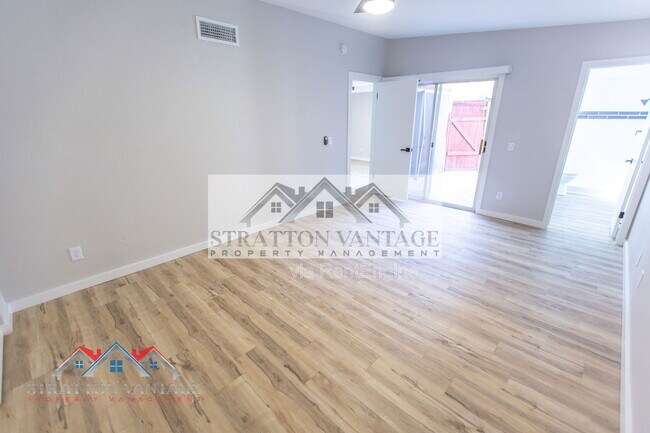 Building Photo - 2929 E Broadway Rd