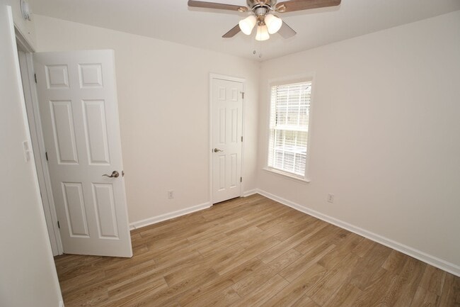 Building Photo - 210 Hayden Pl