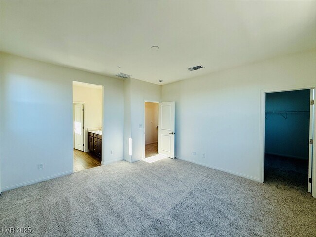 Building Photo - 1544 Little Penguin St