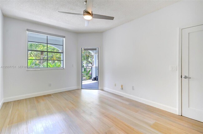 Building Photo - 3105 NE 184th St