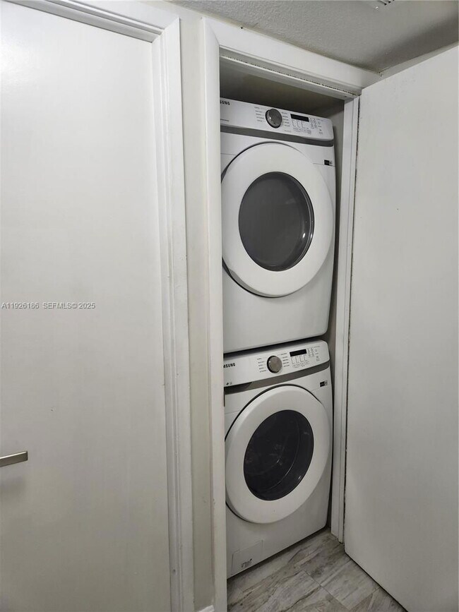 Building Photo - 2801 NE 183rd St