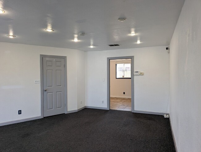 Building Photo - 966 W Winton Ave