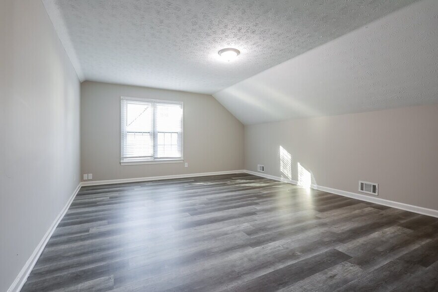 Building Photo - 1070 Hunters Creek Ct