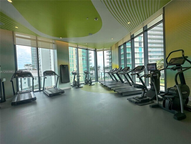 Building Photo - 501 NE 31st St