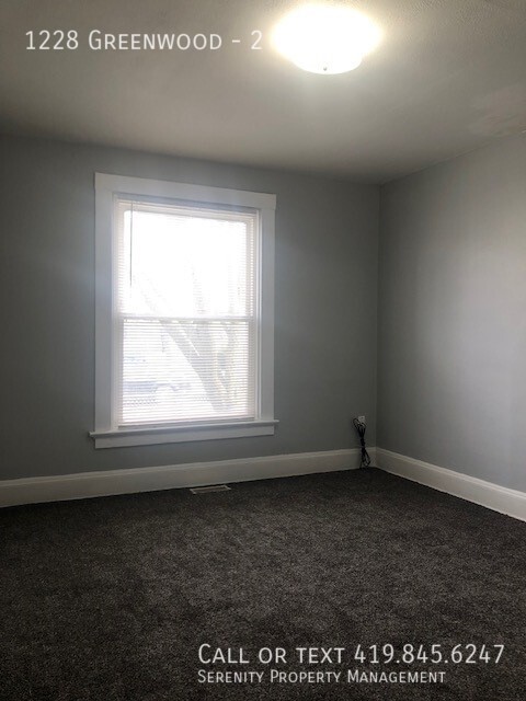 Building Photo - *$300 Off First Month's Rent*Recently Reno...