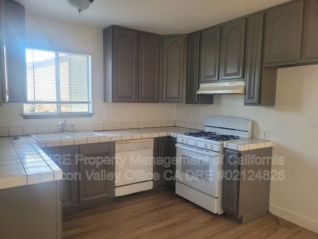 Building Photo - 68 N White Rd