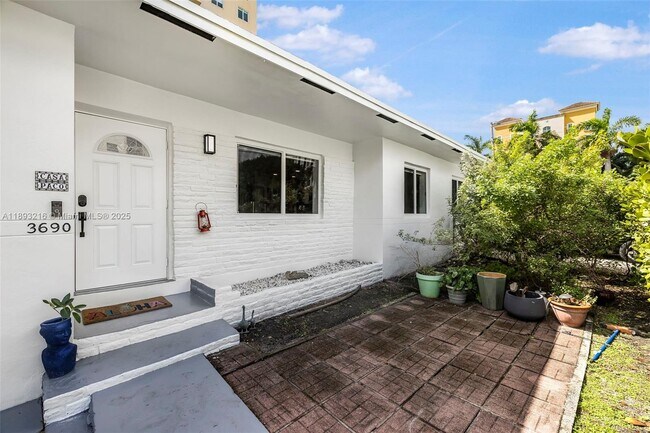 Building Photo - 3690 SW 9th Terrace