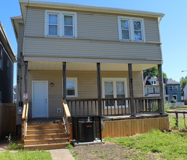 Building Photo - 531 E Gates St