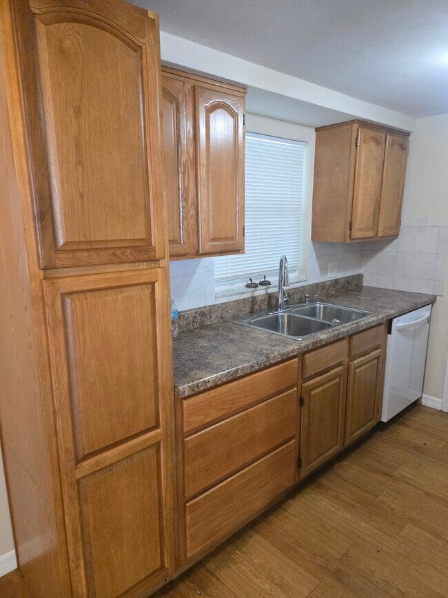 Building Photo - 7725 Dale Dr