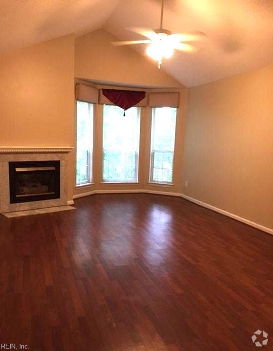 Building Photo - 921 Whistling Swan Dr
