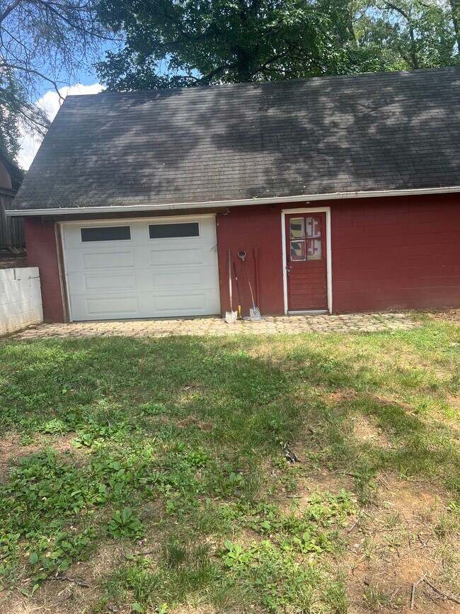 Building Photo - 1302 Coral Sea Dr