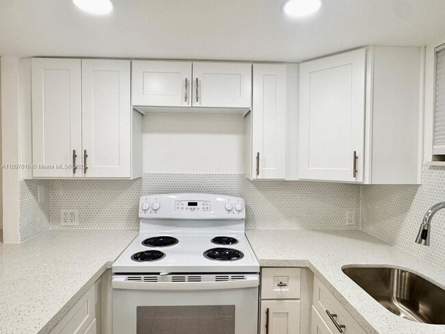 Building Photo - 8290 Lake Dr