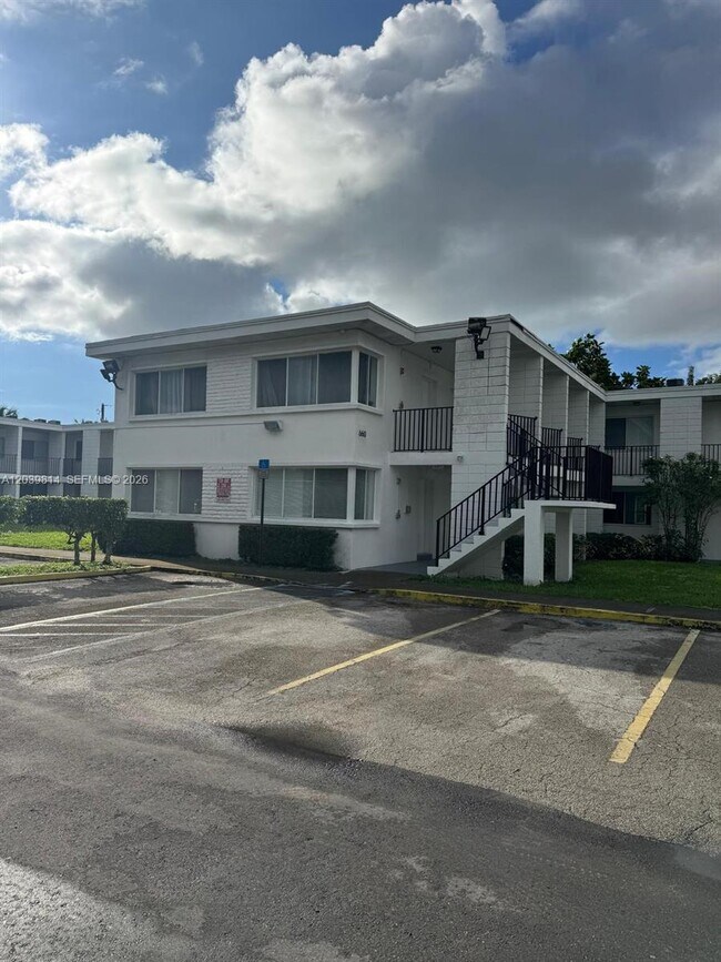 Building Photo - 660 NE 88th Terrace