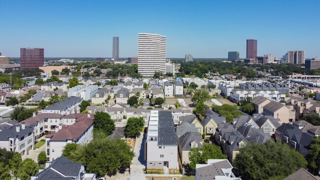 Building Photo - 5636 Dolores St