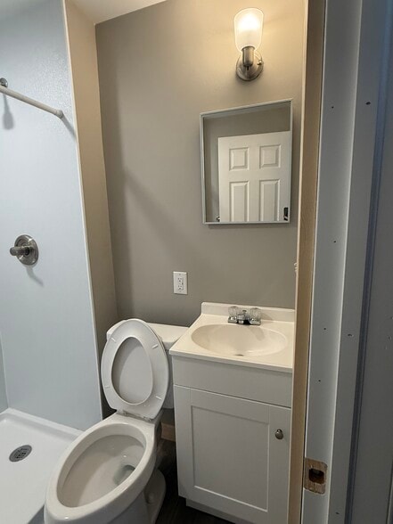 Bathroom - 225 E 31st St