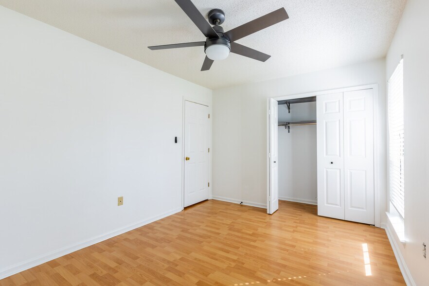 Building Photo - 541 Pointe South Dr