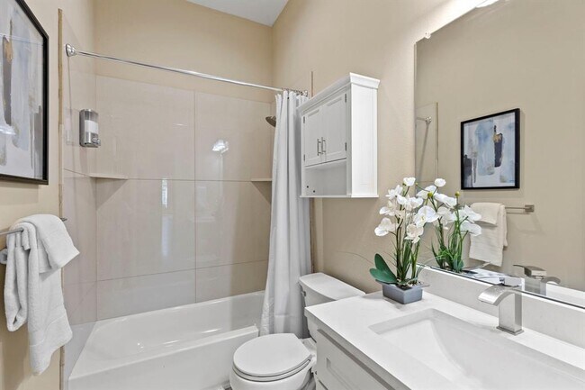 Building Photo - 2211 Silverbonnet St