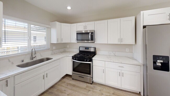 Building Photo - 6252 Mary Ln Dr