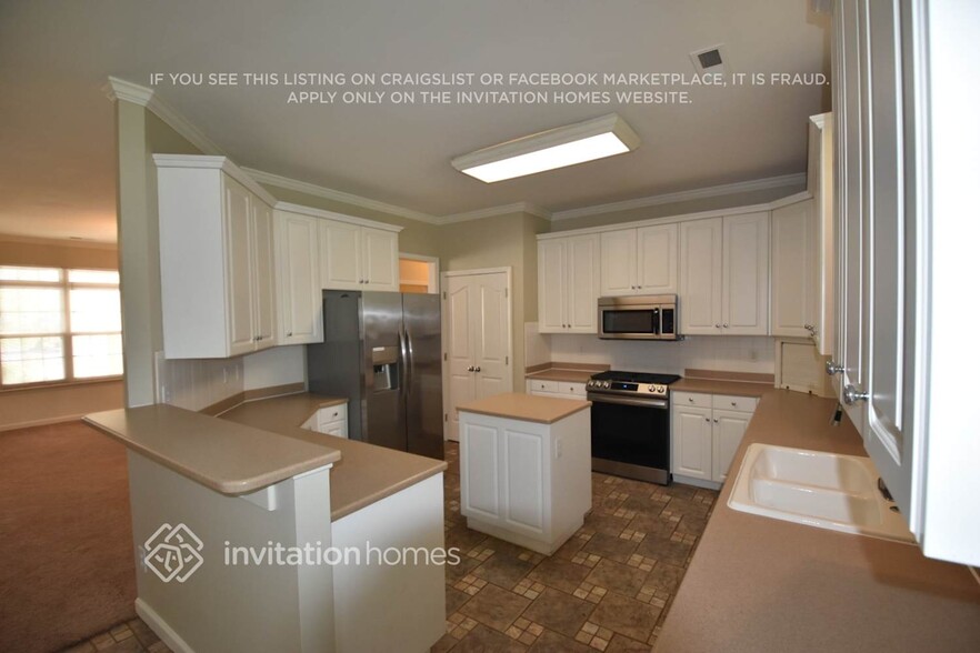 Building Photo - 17032 Stinson Ave