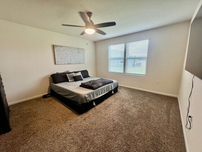 Building Photo - Available 11/1/24 Three bedroom two bath h...