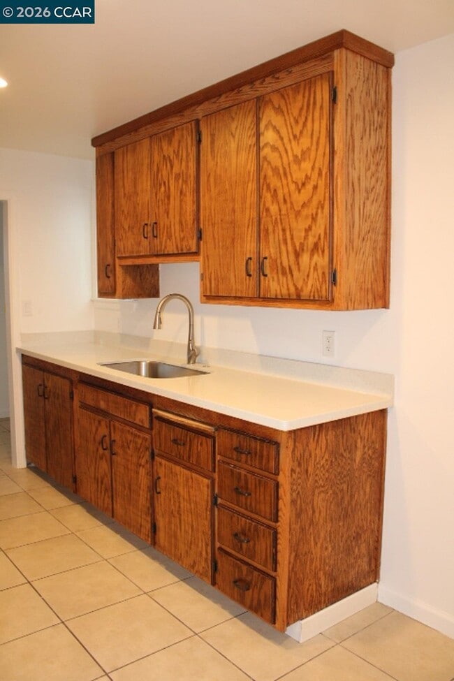 Building Photo - 827 S 33rd St