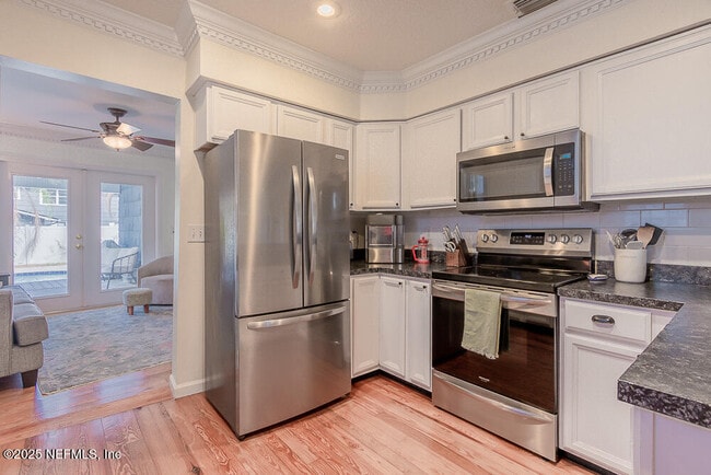 Building Photo - 214 Hopkins St