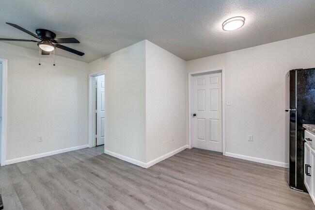 Building Photo - Elmwood Triplex