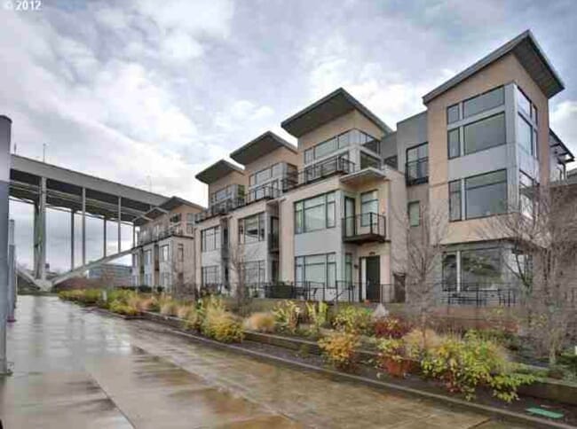 Building Photo - 2034 NW 16th Ave